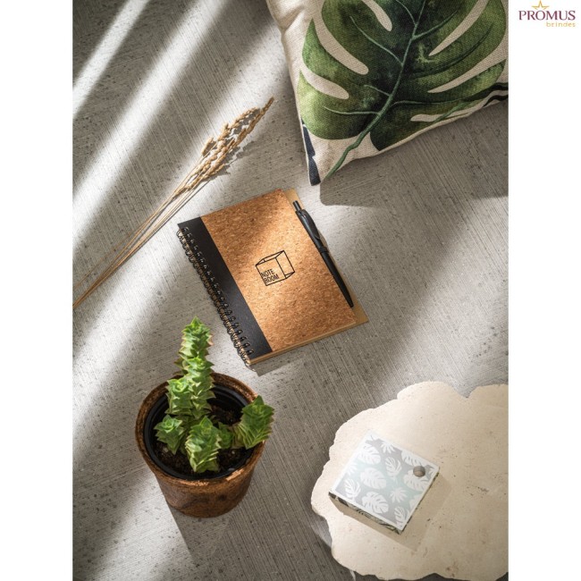 Caderno B6 em Cortiça e PET Reciclado com Caneta de Fibra de Trigo Personalizado H930285