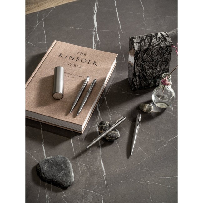 Caneta Esferográfica com Corpo em Aço Inox Personalizada H910780