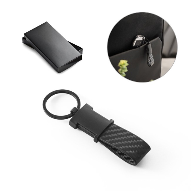 Chaveiro em Couro Sintético com Textura em Fibra de Carbono e Metal Personalizado H950086