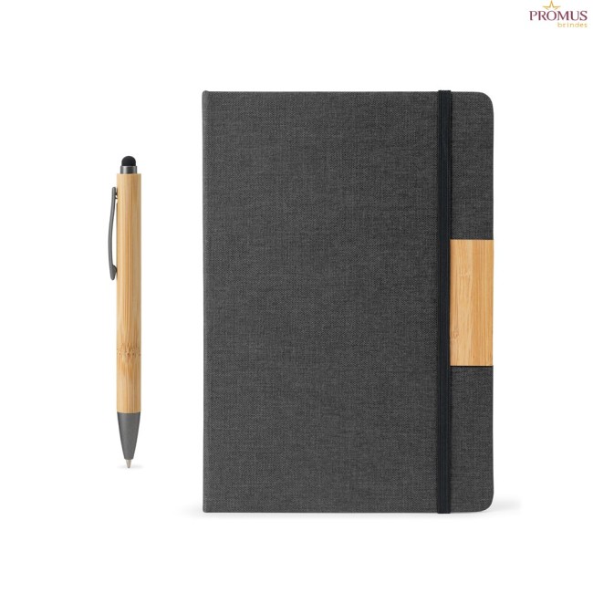 Conjunto Caderno A5 em Poliéster Reciclado e Caneta em Bambu Personalizado H930655