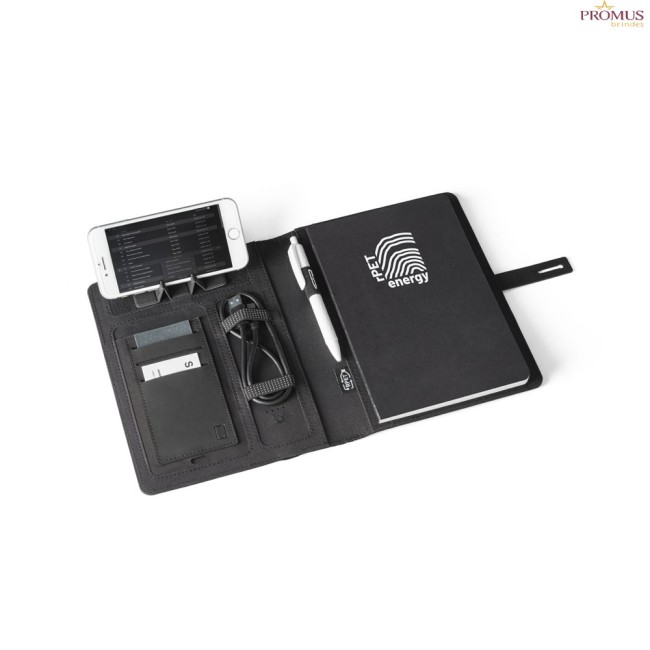 Pasta A5 em Poliéster Reciclado com Carregador por Indução 5.000 mAh Personalizada H530581